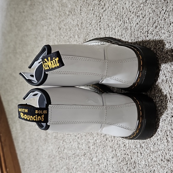 1460 Women's Patent Leather Lace-up Boots - Picture 5 of 8